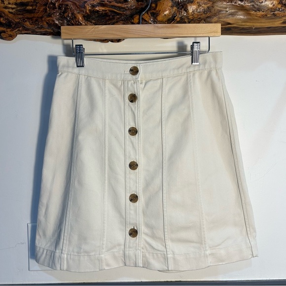 *Banana Republic Cream Button-Front Twill Mini Skirt* - Picture 6 of 8